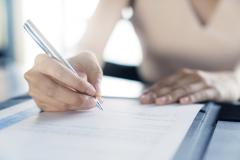 Quels documents peut-on vous demander lors de la signature du contrat de vente de votre logement neuf ?