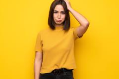 Une jeune femme qui doute