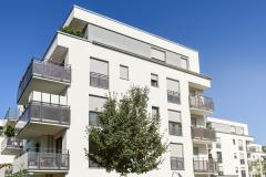 résidence neuve blanche avec balcons