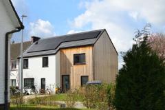 Acheter une maison pour moins de 100 000 € devient de nouveau envisageable grâce à des solutions innovantes, des terrains peu chers et des modèles de maisons optimisés. © - Getty images