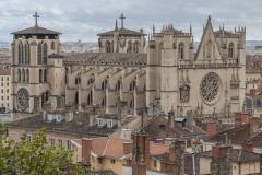 Vue de la Vieille Ville et de la Basilique Notre-Dame de Fourvière depuis les Terrasses de Lyon
