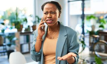 Une femme au téléphone