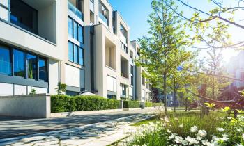 Pensez à vous renseigner sur la dynamique du quartier où le programme neuf va voir le jour. © Nikada - Getty images