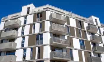 Les logements neufs répondent à des exigences environnementales très strictes. © elxeneize - Getty Images