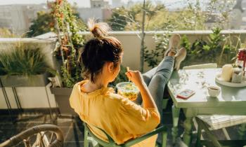Les plantes en pot peuvent être une solution idéale pour protéger son balcon du vis-à-vis