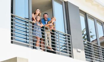 Le meilleur étage n’est pas universel : il dépend à la fois de votre style de vie, de vos priorités et parfois même de votre budget. © laflor - Getty images