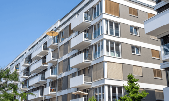 Le dispositif Jeanbrun est un statut de bailleur privé permettant d'obtenir des avantages fiscaux dans le cadre d'un investissement locatif. © elxeneize - Getty images