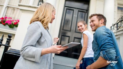 Vous êtes mariés sous le régime de la communauté des biens, le logement appartient aux mariés. ©andresr Comment acheter un logement neuf à plusieurs ?