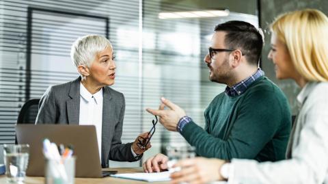 Négociation avec un promoteur immobilier.