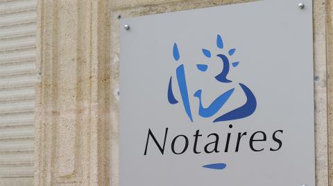 Un notaire