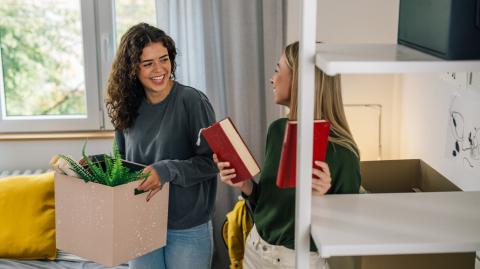 deux étudiantes dans leur résidence