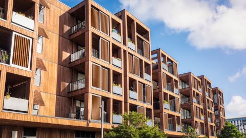 Les chiffres du marché de l'immobilier neuf révèlent une baisse drastique des prêts immobiliers, des difficultés accrues pour l'obtention de permis de construire, et une diminution significative des mises en chantier. © georgeclerk - Getty images