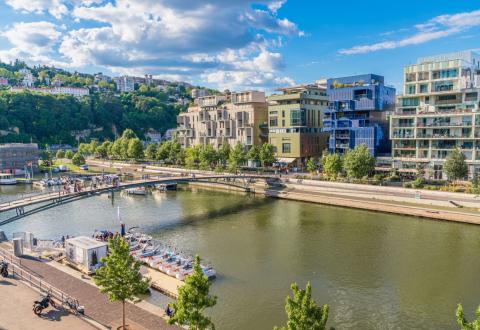 En Auvergne-Rhône-Alpes, plus de 400 programmes neufs proposent des biens à moins de 200 000 euros. © Sergi Formoso - Getty Images