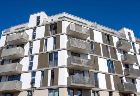 Les logements neufs répondent à des exigences environnementales très strictes. © elxeneize - Getty Images