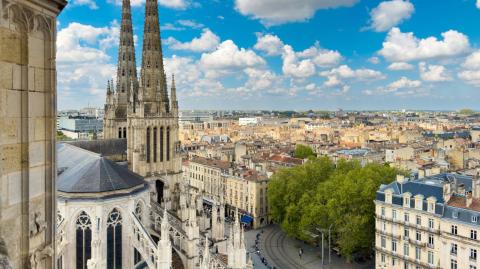 Bordeaux demeure un territoire où la demande de logements reste structurellement forte, mais l’offre de logements neufs peine désormais à suivre. © herraez - Getty images