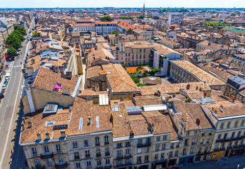 Dans le Nord et l’Est de Bordeaux, de nombreux programmes neufs sont actuellement commercialisés. © katatonia82 – Getty Images