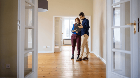 Le dispositif Jeanbrun pourrait être révisé avec comme mesure phare : la possibilité de louer son investissement locatif à un proche. © alvarez - Getty images