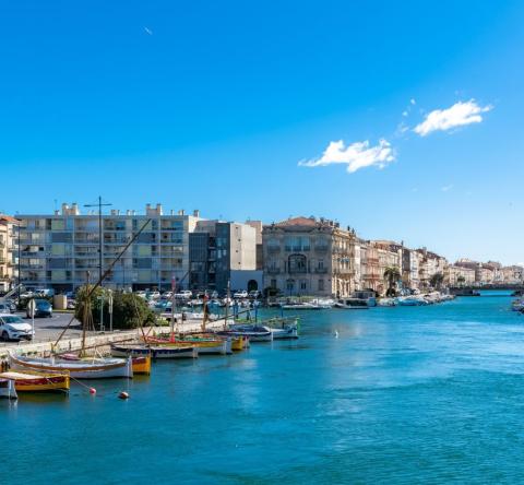 Sète bénéficie d’un réel engouement des acheteurs, notamment pour les résidences secondaires et les programmes situés en bord de canal ou à proximité des plages. © Pascale Gueret - Getty images