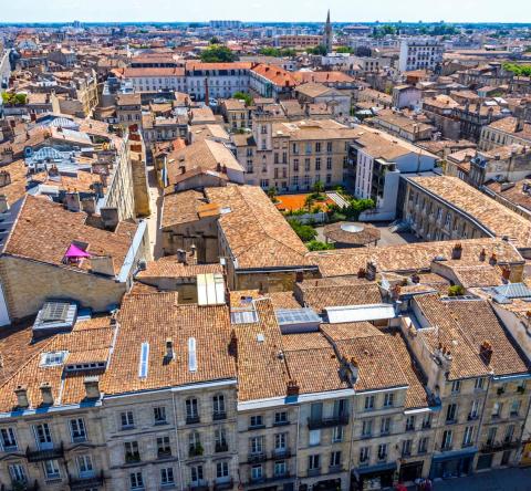 Dans le Nord et l’Est de Bordeaux, de nombreux programmes neufs sont actuellement commercialisés. © katatonia82 – Getty Images