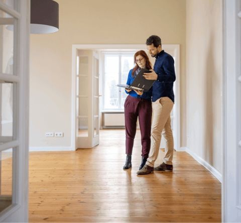 Le dispositif Jeanbrun pourrait être révisé avec comme mesure phare : la possibilité de louer son investissement locatif à un proche. © alvarez - Getty images